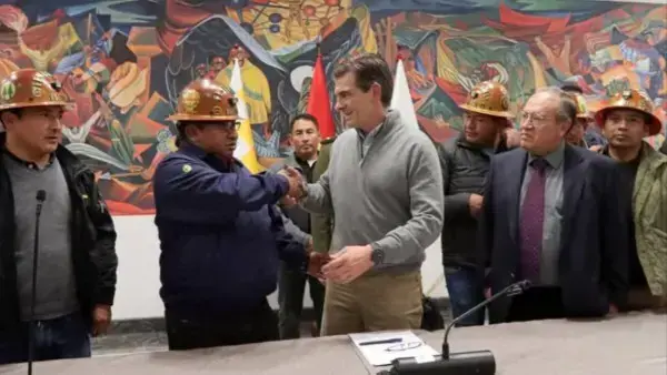 Presidente Rodrigo Paz re reunió con cooperativistas mineros.