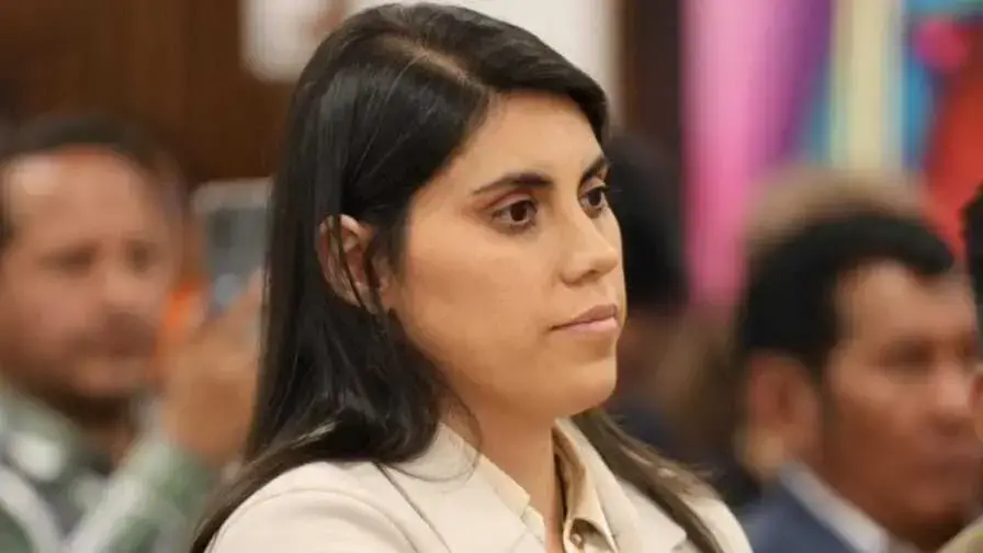 La viceministra de Autonomías, Andrea Barrientos, intervino las oficinas de Instituto Nacional de Reforma Agraria (INRA) en l