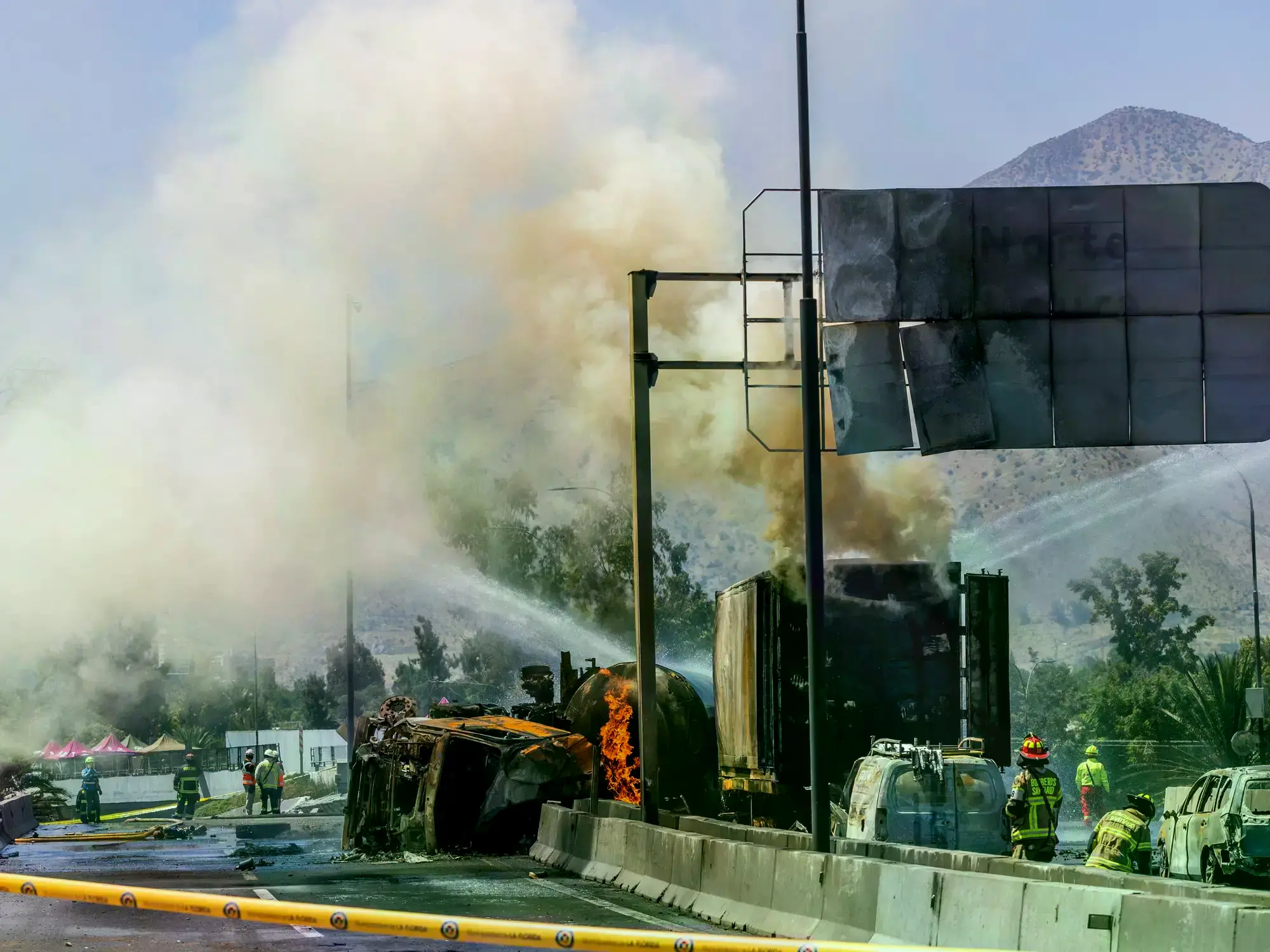 El momento de la explosión de un camión con gas en Chile