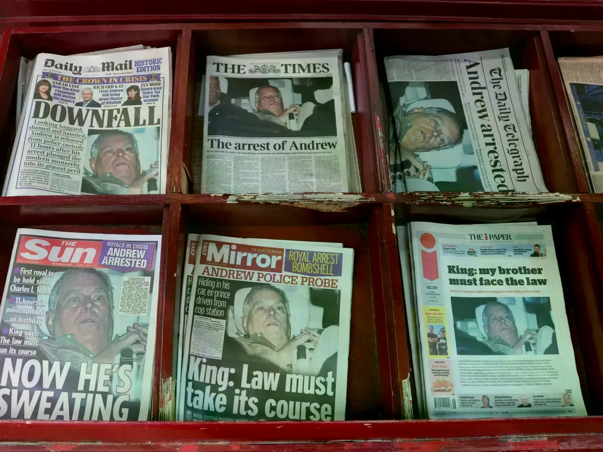 Periodistas montan guardia en las puertas de Wood Farm, la residencia de Andrés en Sandringham.