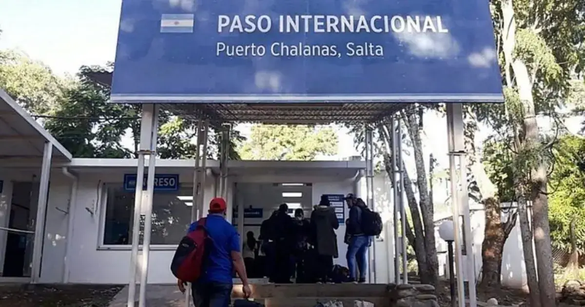 Paso fronterizo entre Aguas Blancas y Bermejo