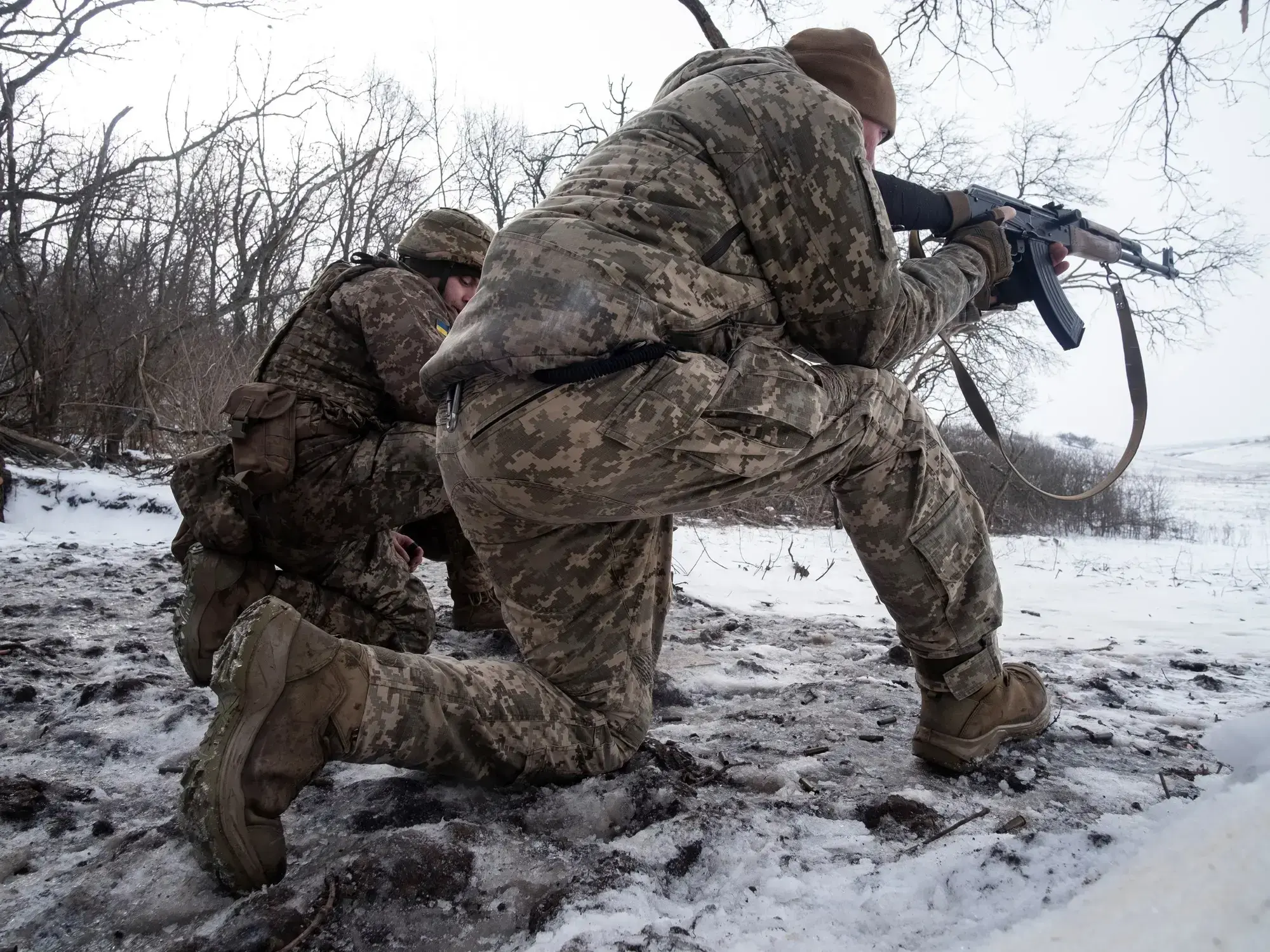 Soldados ucranianos en un entrenamiento militar.