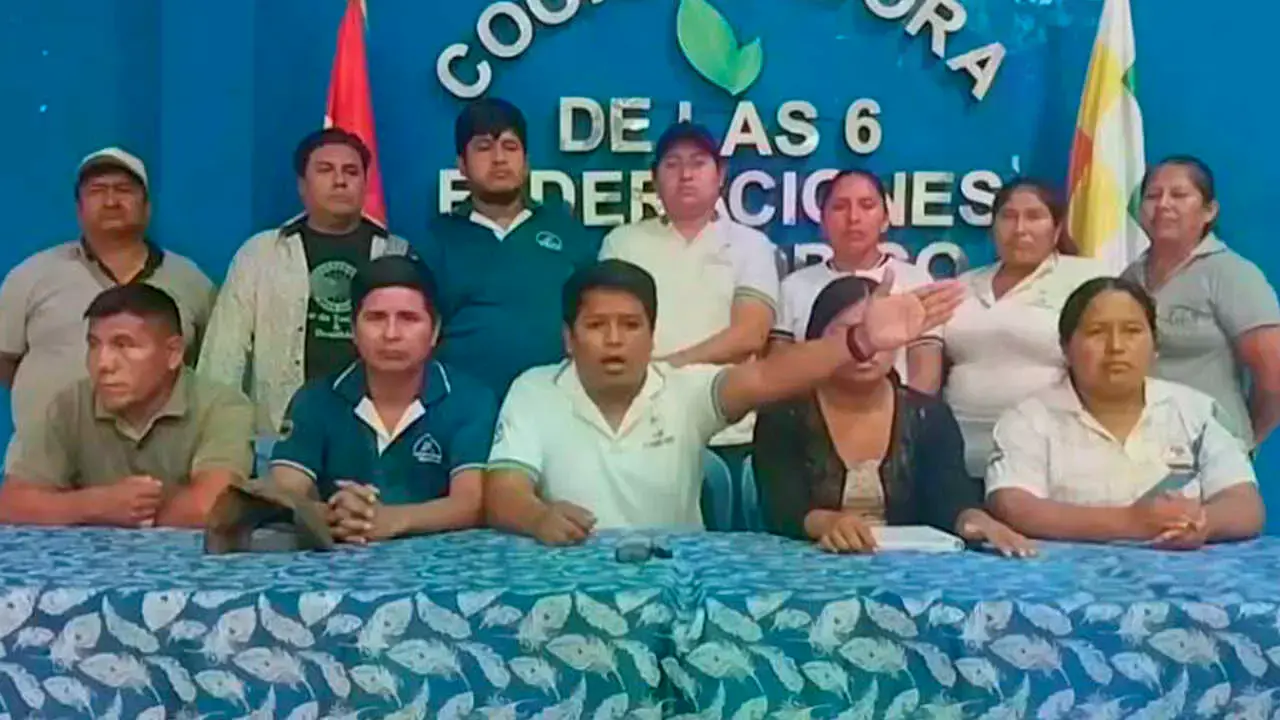 Dirigentes del Trópico de Cochabamba durante la conferencia de prensa anunciando el plan de defensa.