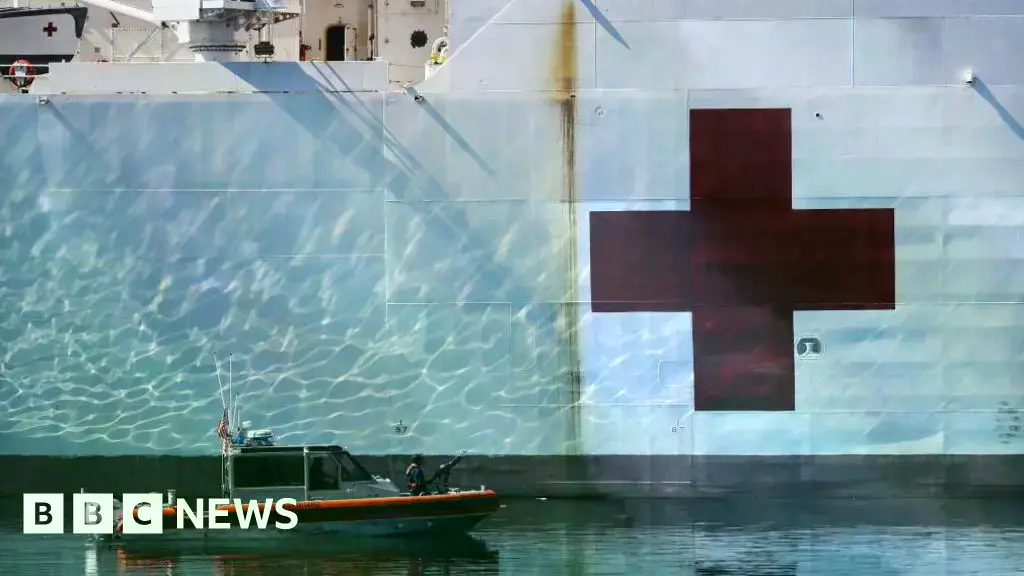 El USNS Mercy, uno de los dos barcos hospital de la Armada de EE.UU.