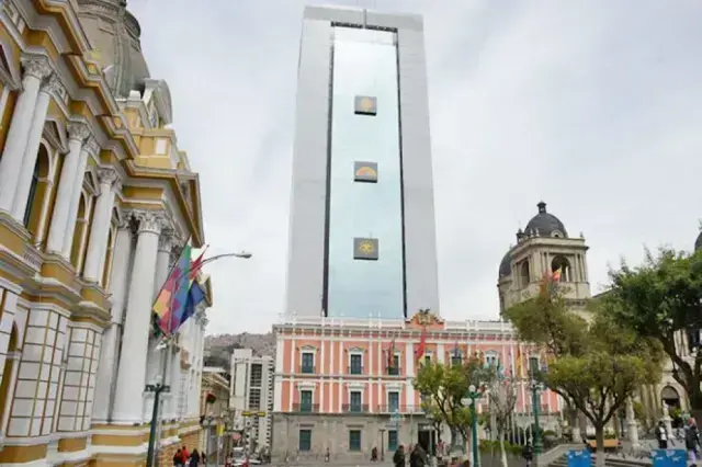 Los edificios de los Órganos Ejecutivo y Legislativo, en la ciudad de La Paz.