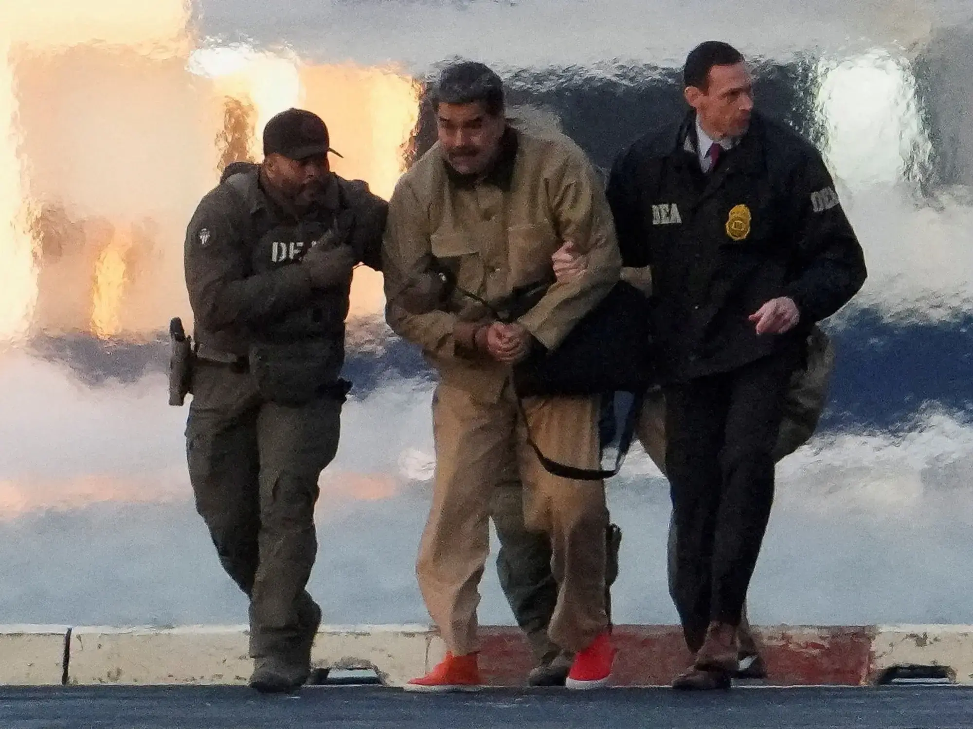 Nicolás Maduro es escoltado mientras se dirige al Tribunal de los Estados Unidos en Manhattan.