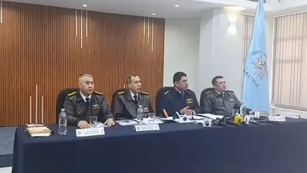 Autoridades de la FAB y TAB en conferencia de prensa.