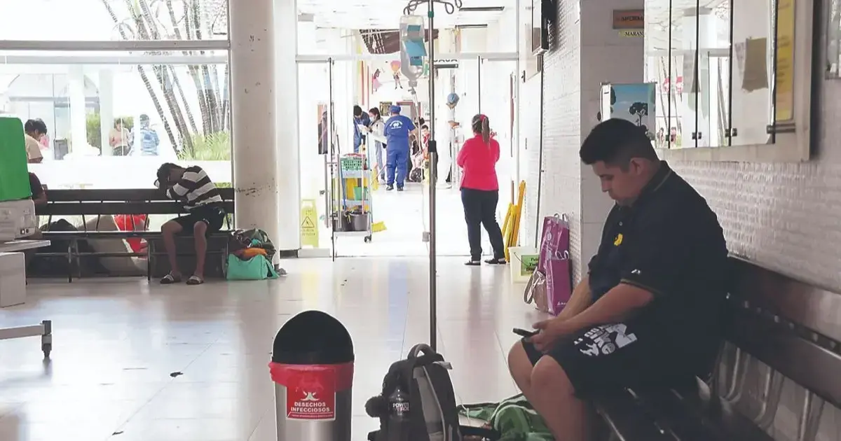 En el hospital de Niños se atiende hasta en el piso.