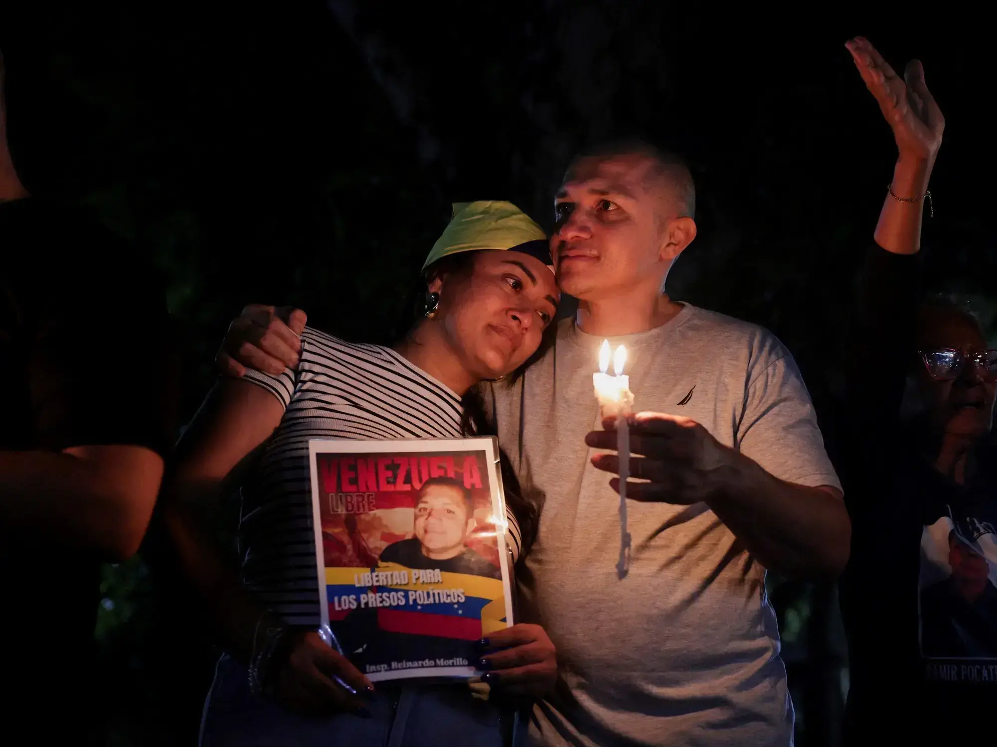 Familiares de detenidos mantienen una vigilia en El Rodeo I a la espera de nuevas liberaciones.