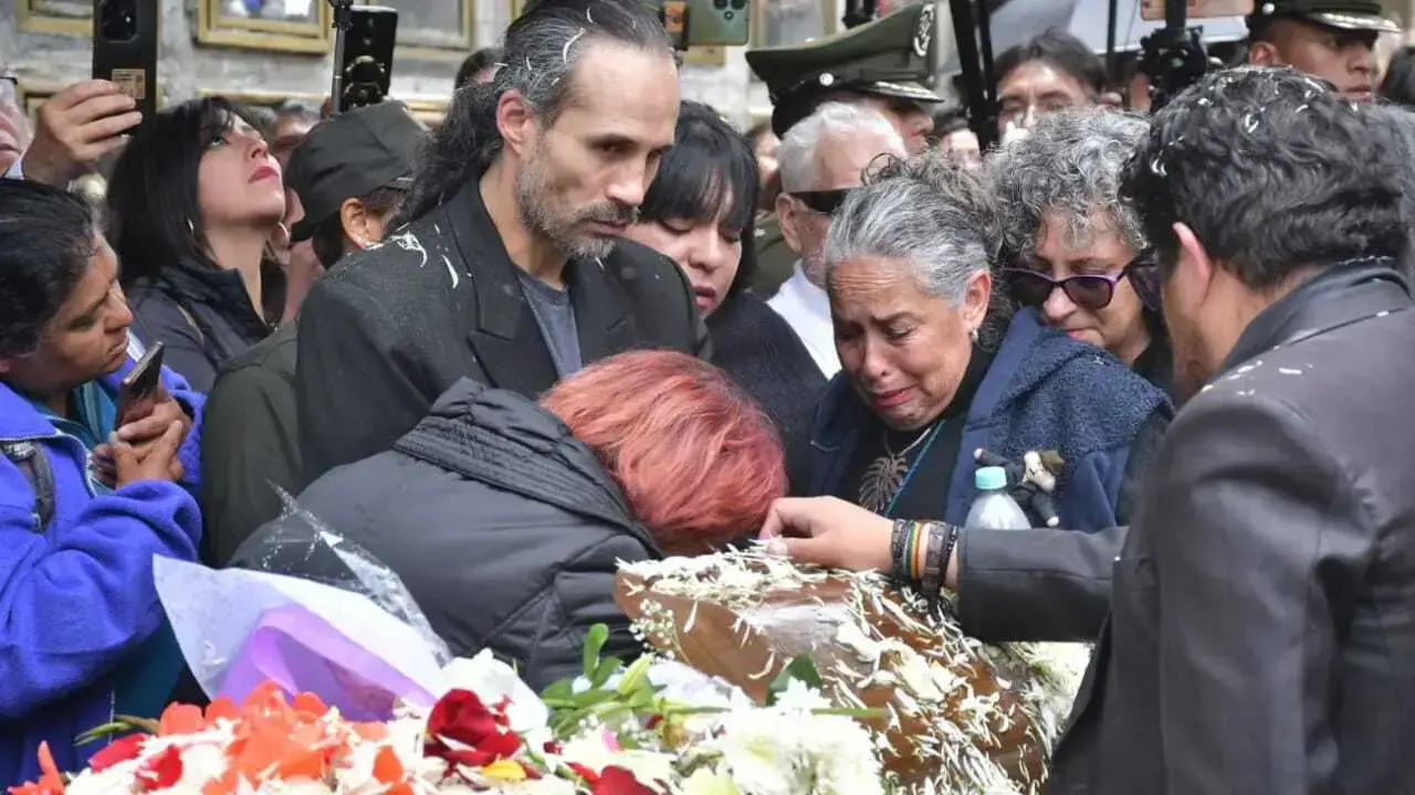 Multitudinario y emotivo adiós a David Santalla
