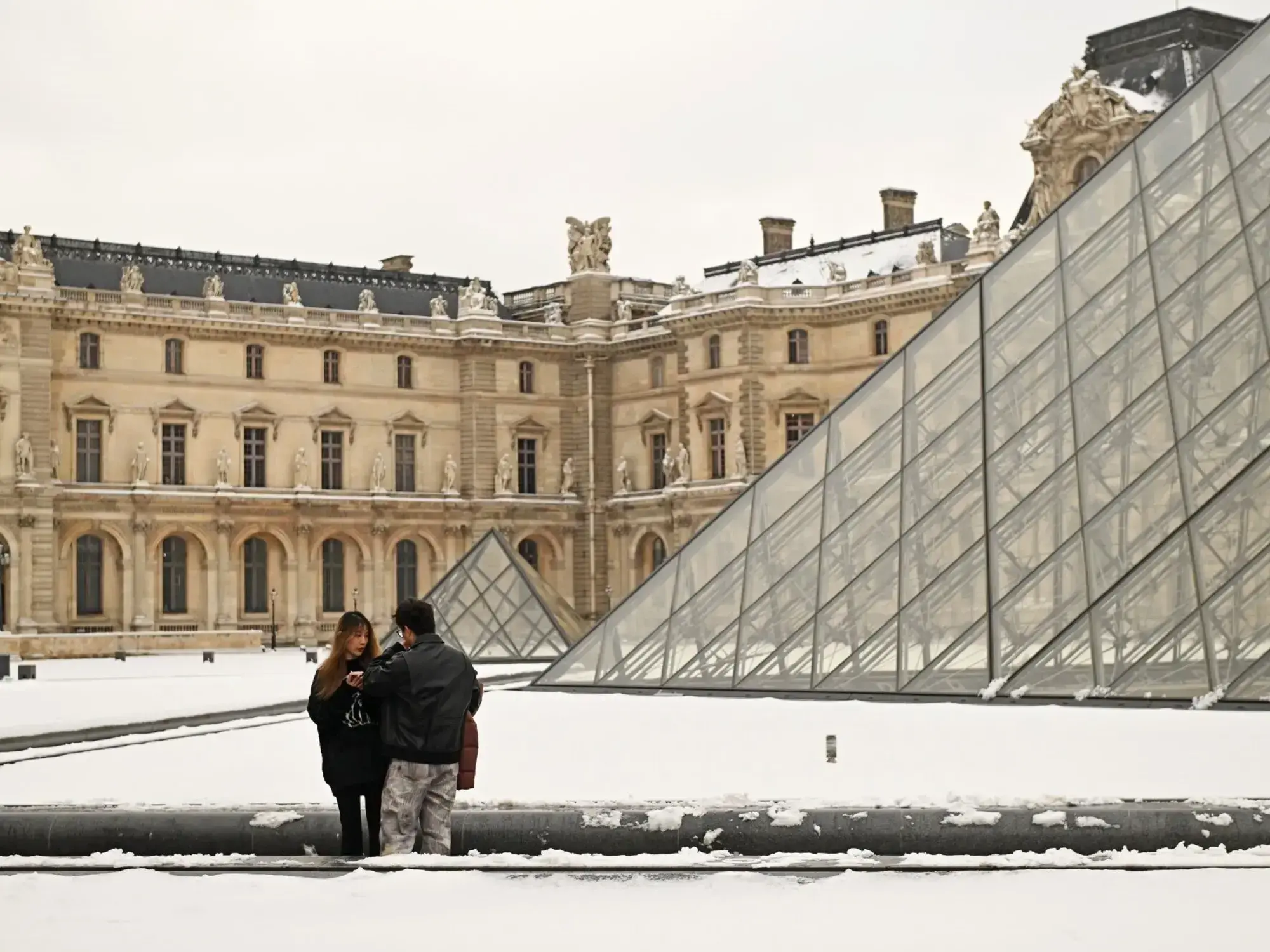 Laurence des Cars renunció a su cargo de directora del Museo del Louvre.