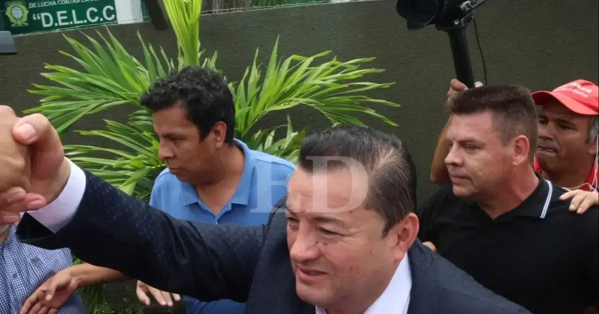 Fernández se presenta a declarar en la Delcc