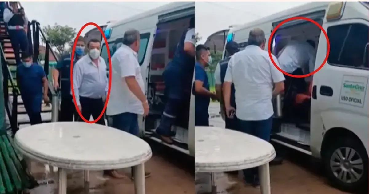 Momento en el que el alcalde subía a la ambulancia.