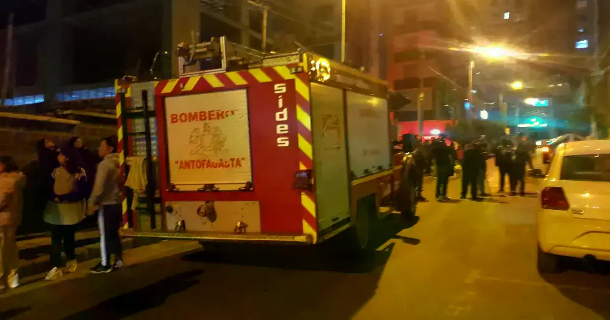 Un camión de Bomberos llegó al lugar del siniestro, en La Paz.