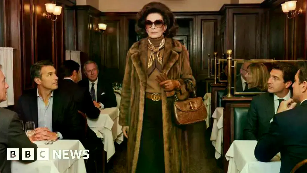 Imagen generada por IA de una mujer mayor con un atuendo clásico de Gucci.