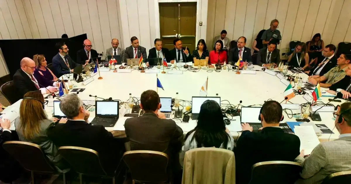 Autoridades responsables de la seguridad interior de 14 países, miembros del Clasi, reunidos en Chile.