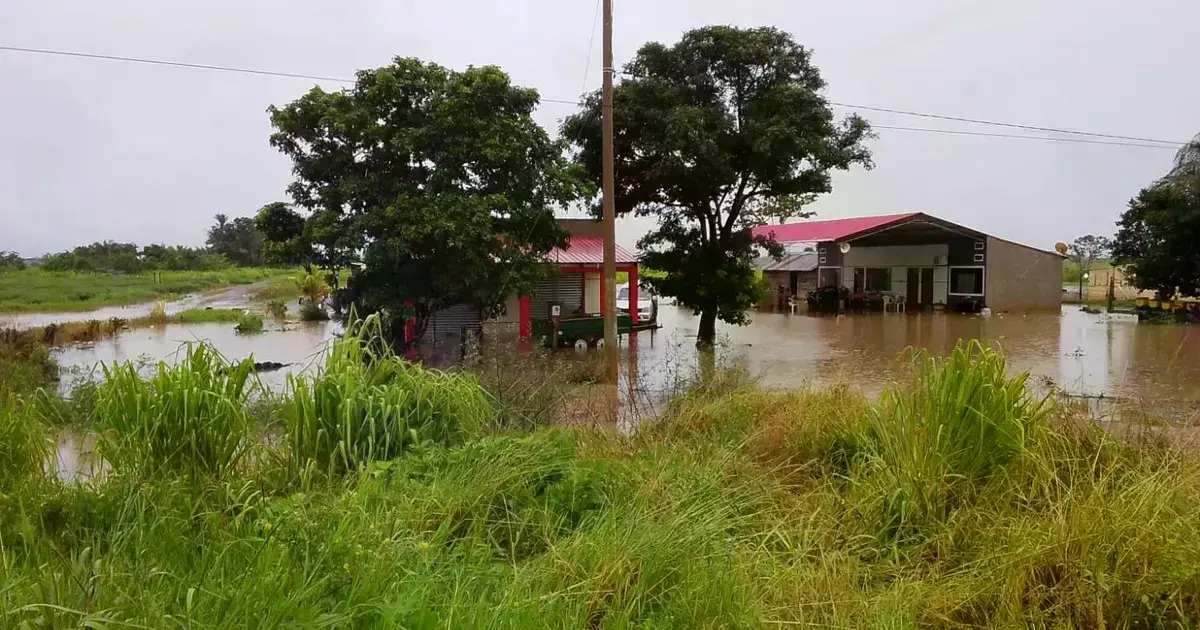 Las intensas lluvias inundaron la comunidad de Cerro Chico