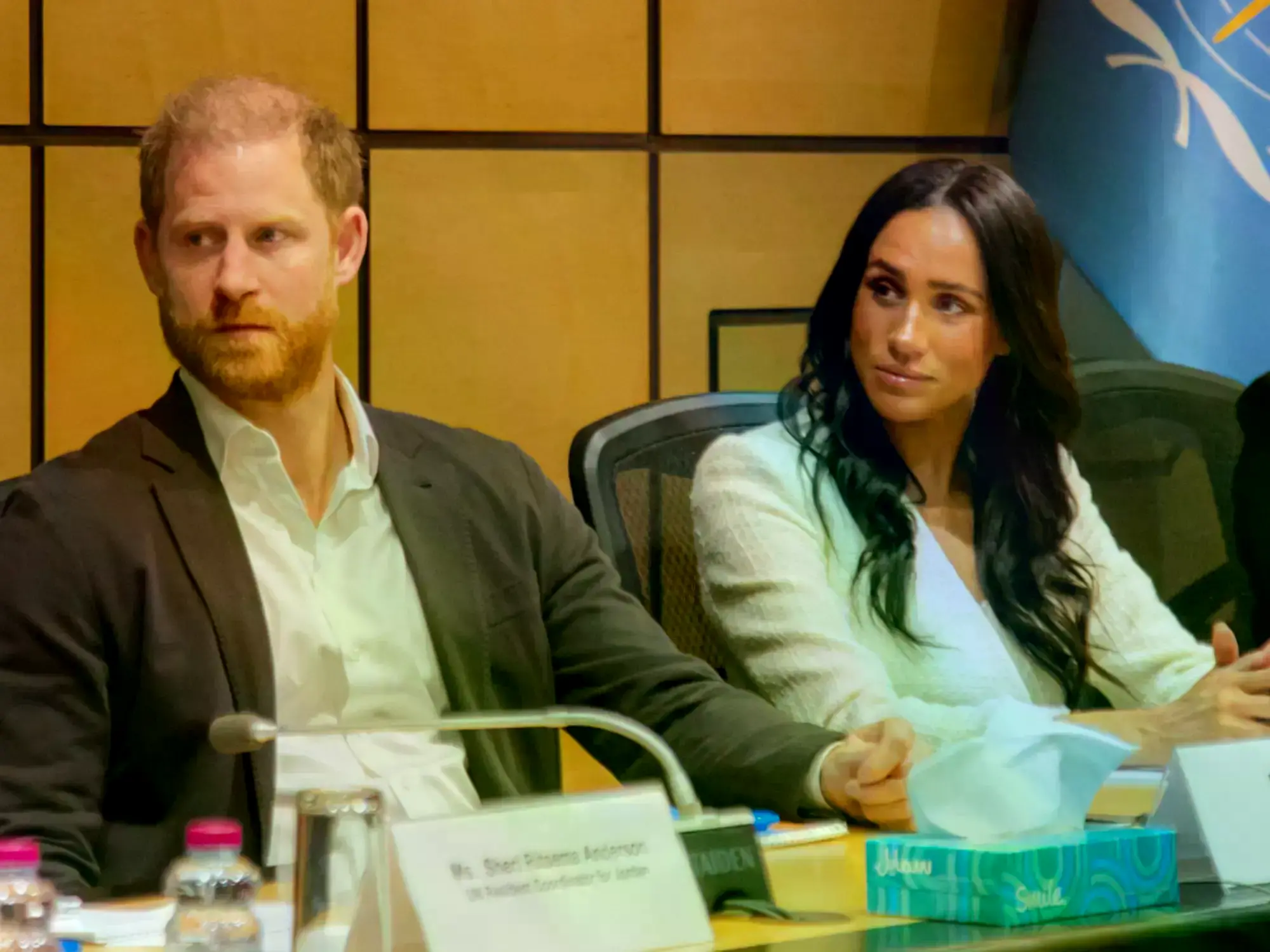 El príncipe Harry y Meghan Markle durante su visita al Specialty Hospital en Amán.