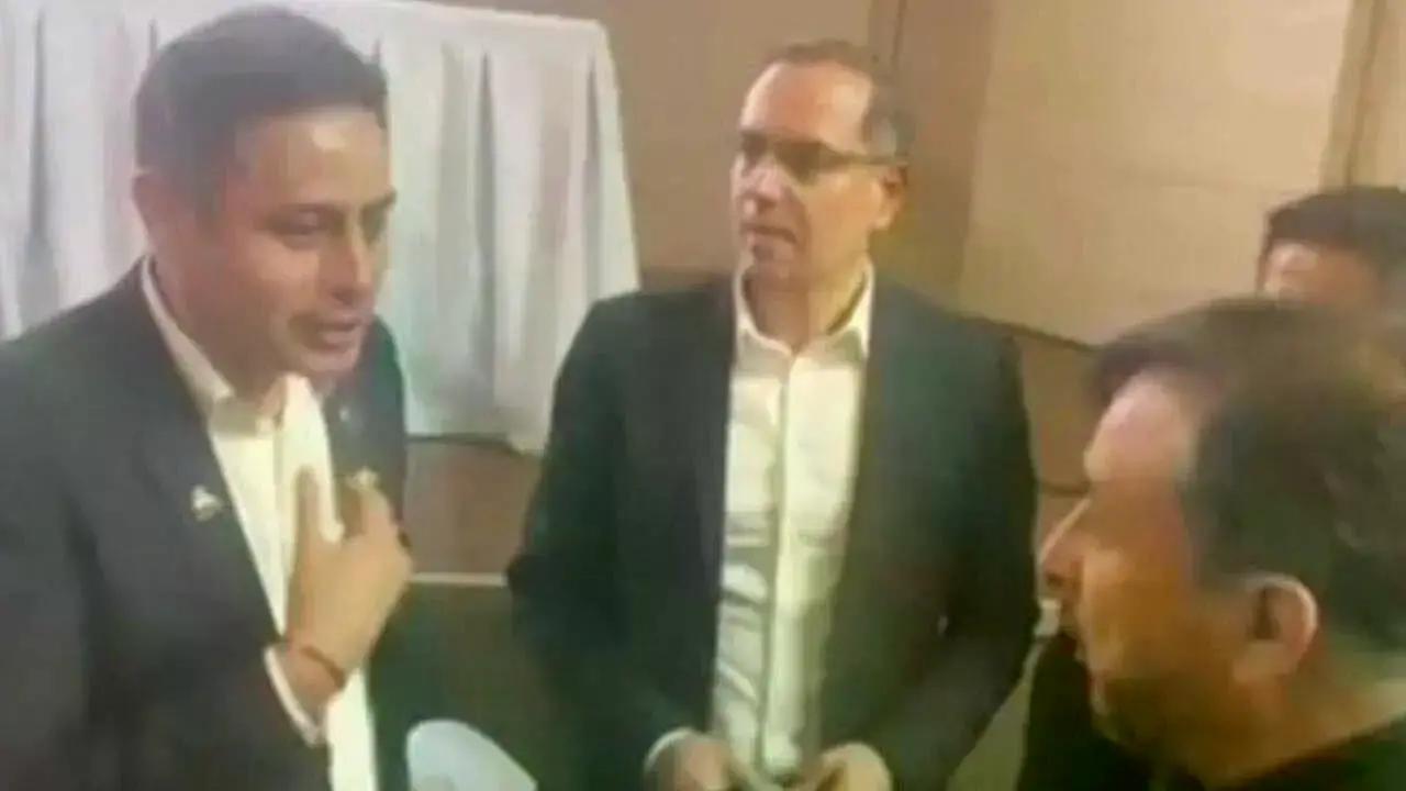 Momento en que el vicepresidente Edmand Lara increpa al ministro Mauricio Medinaceli.