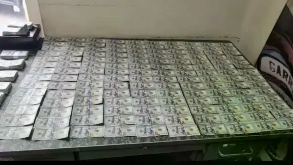 Secuestro de 100.000 dólares americanos en un operativo de la FELCN en Cochabamba.