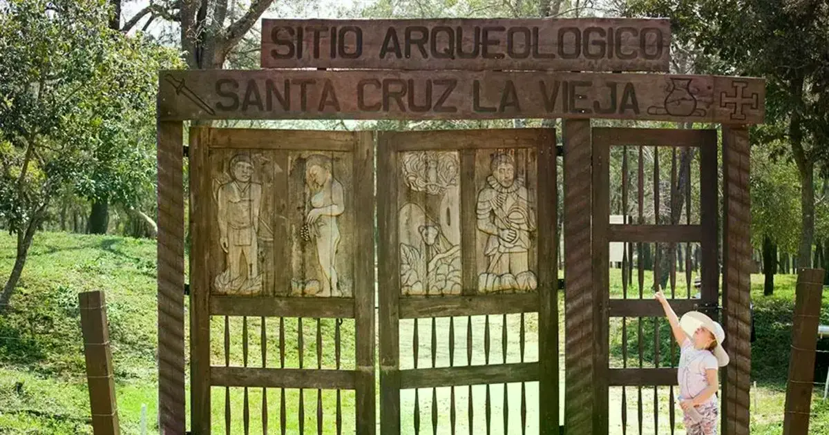 Acto conmemorativo en el Parque Nacional Histórico Arqueológico Santa Cruz La Vieja.