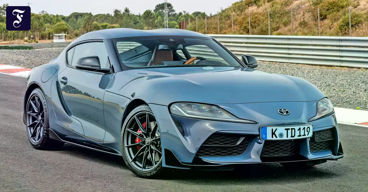 Toyota Supra Lightweight Evo de color gris.