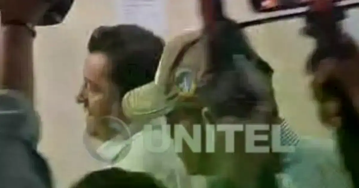 Jhonny Fernández llega al Palacio de Justicia custodiado.