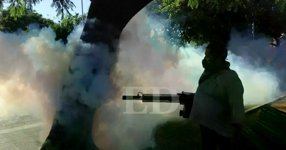 Fumigación en barrios de la capital cruceña