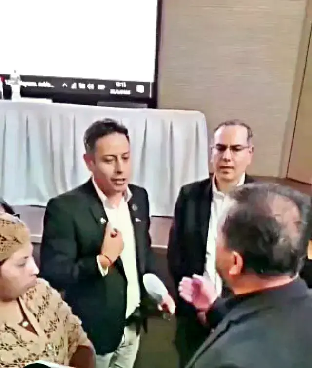El vicepresidente Edmand Lara y el ministro Mauricio Medinaceli, el miércoles.