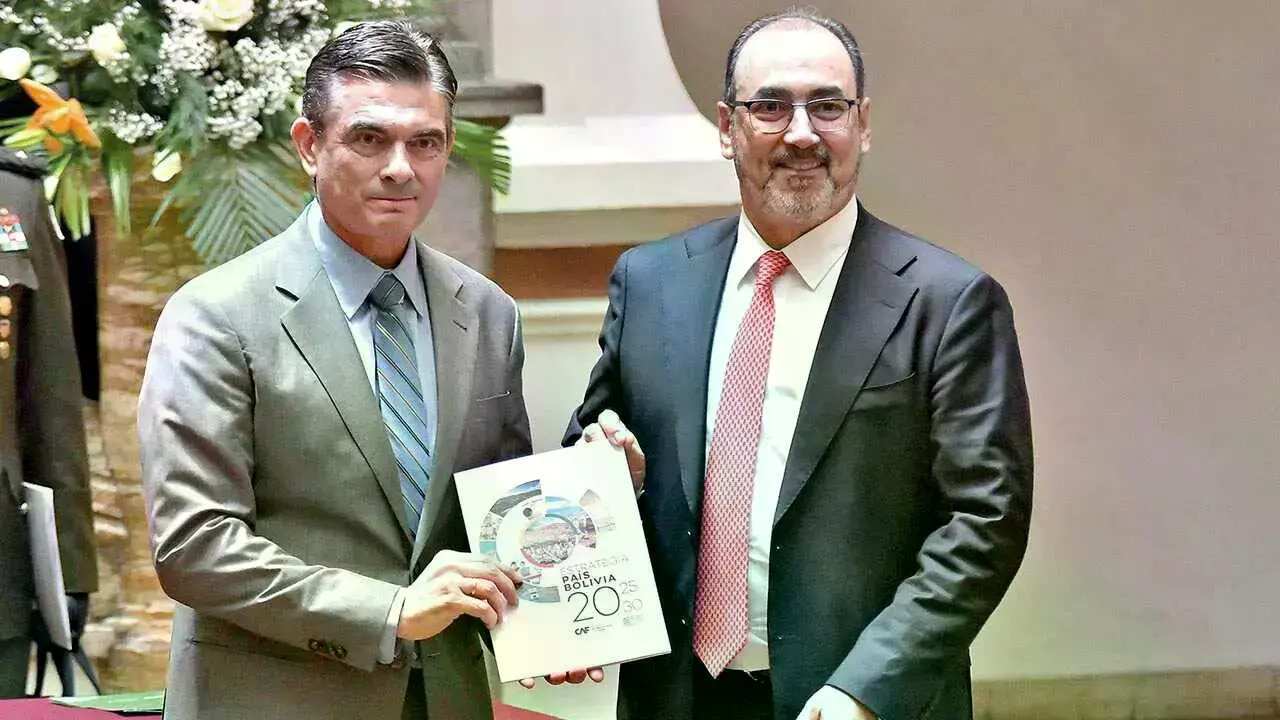 Los presidentes de Bolivia y de la CAF, Rodrigo Paz y Sergio Díaz-Granados.