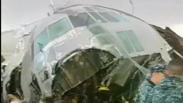 Restos del avión militar accidentado en El Alto.