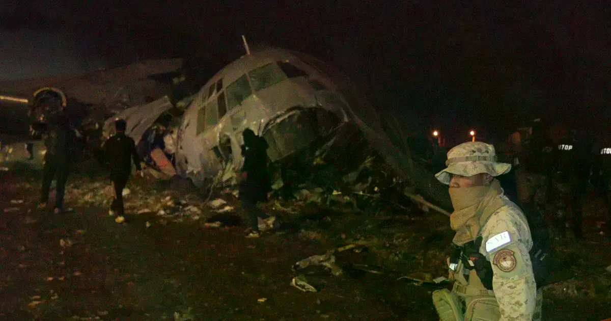 Autoridades realizan rastrillaje en la zona del accidente.