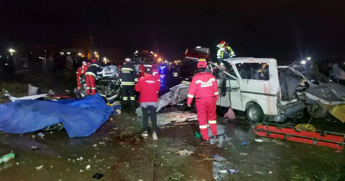 Los cuerpos se encuentran en medio de la vía