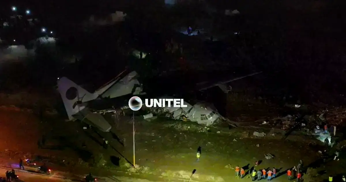 El avión terminó siniestrado tras el accidente.