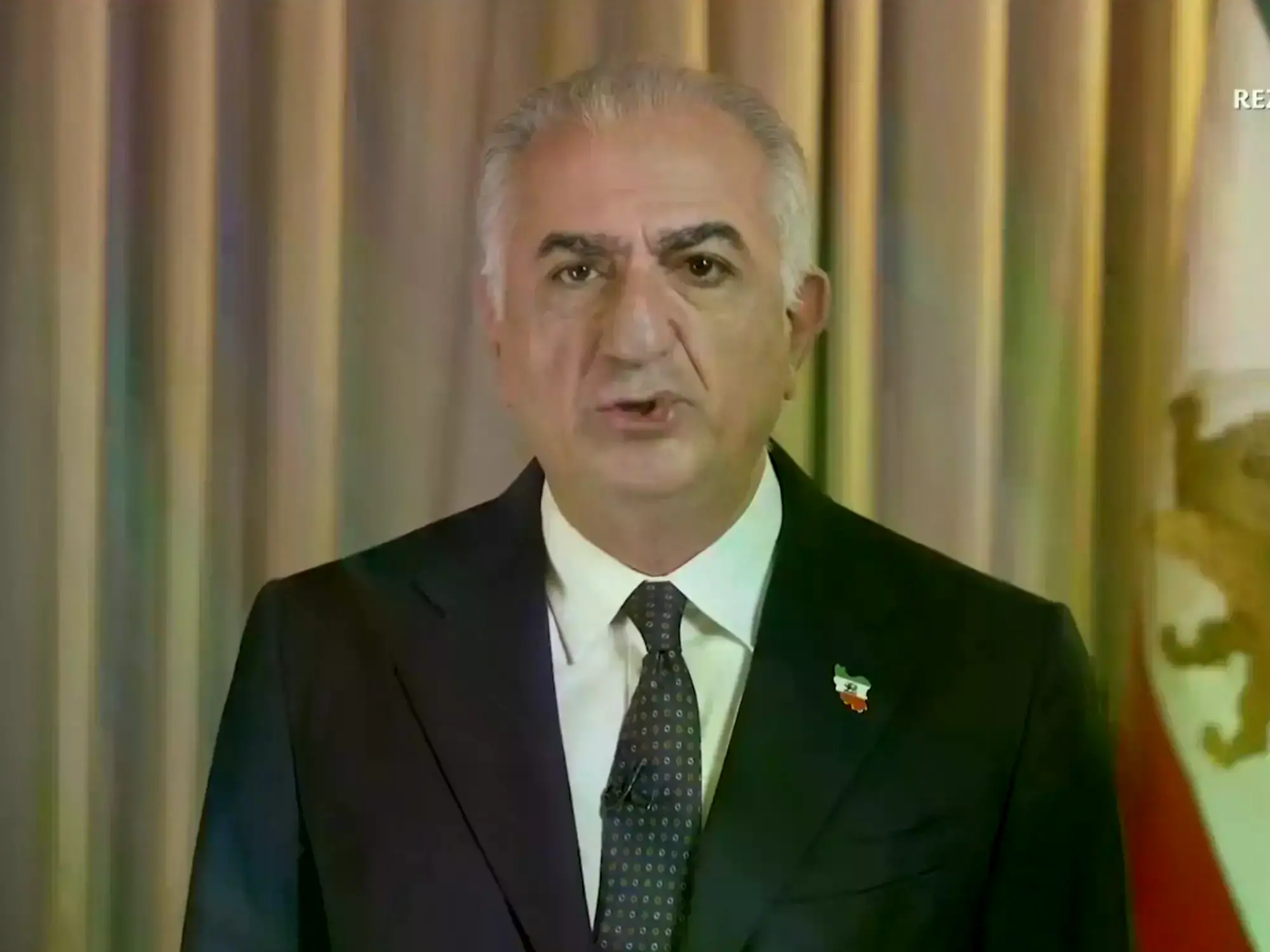 Reza Pahlavi, hijo del antiguo sha, hablando en París el año pasado.