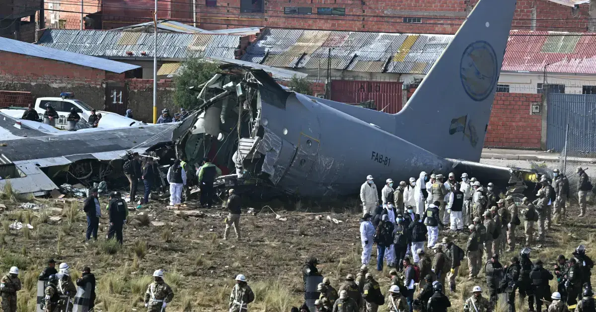 Autoridades realizan la intervención a la aeronave siniestrada en El Alto