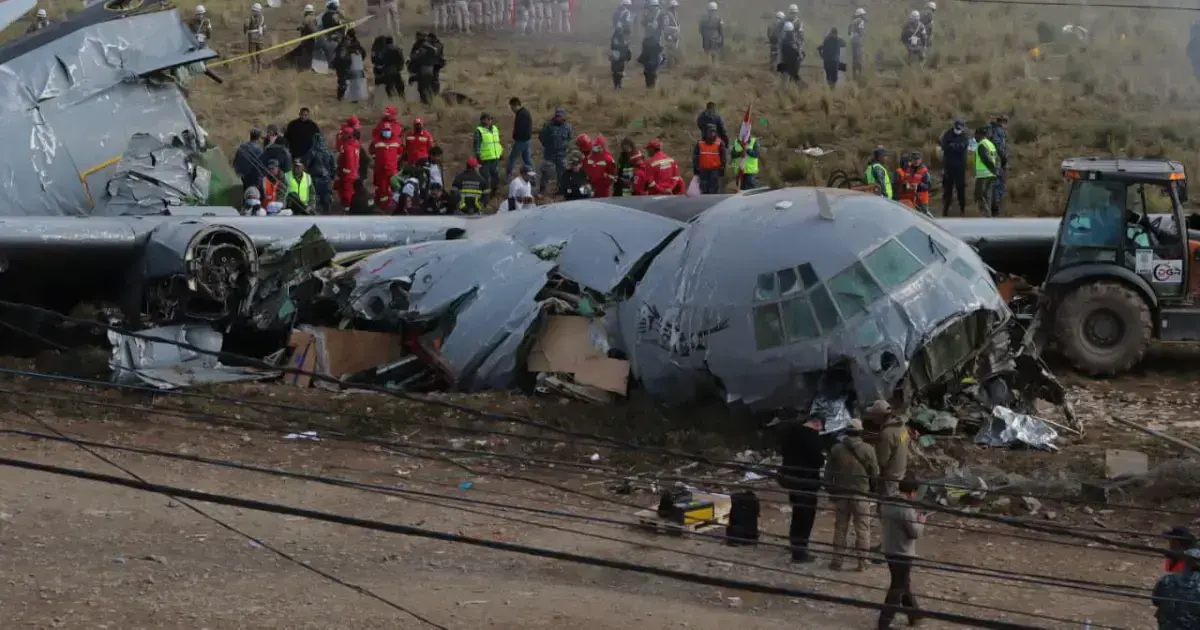 El avión quedó destruido en El Alto