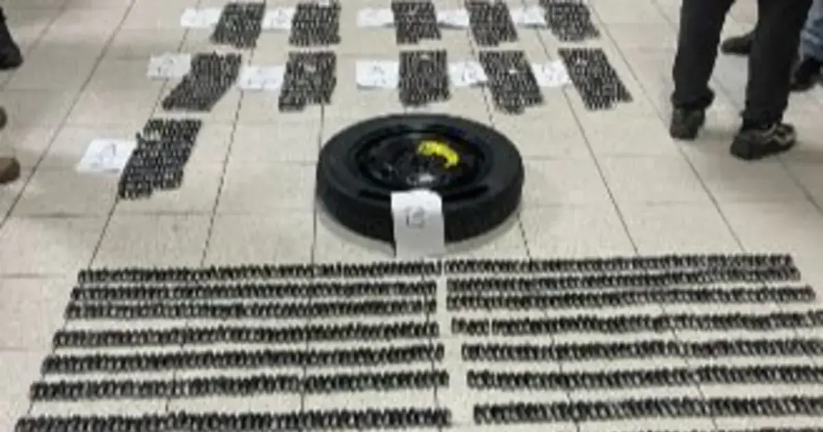 Policía Boliviana exhibe las cápsulas incautadas