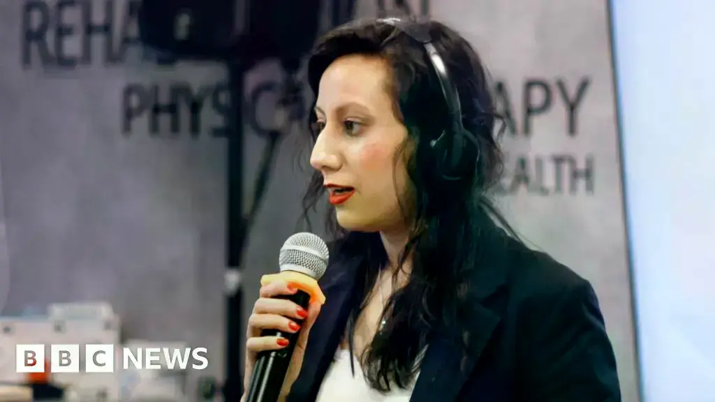 Sonia Kumar MP durante una sesión de formación en fisioterapia en Kiev.