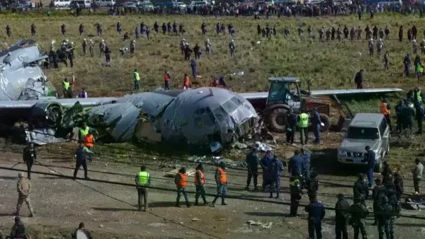 La aeronave derrapó casi un kilómetro y quedó destrozada.
