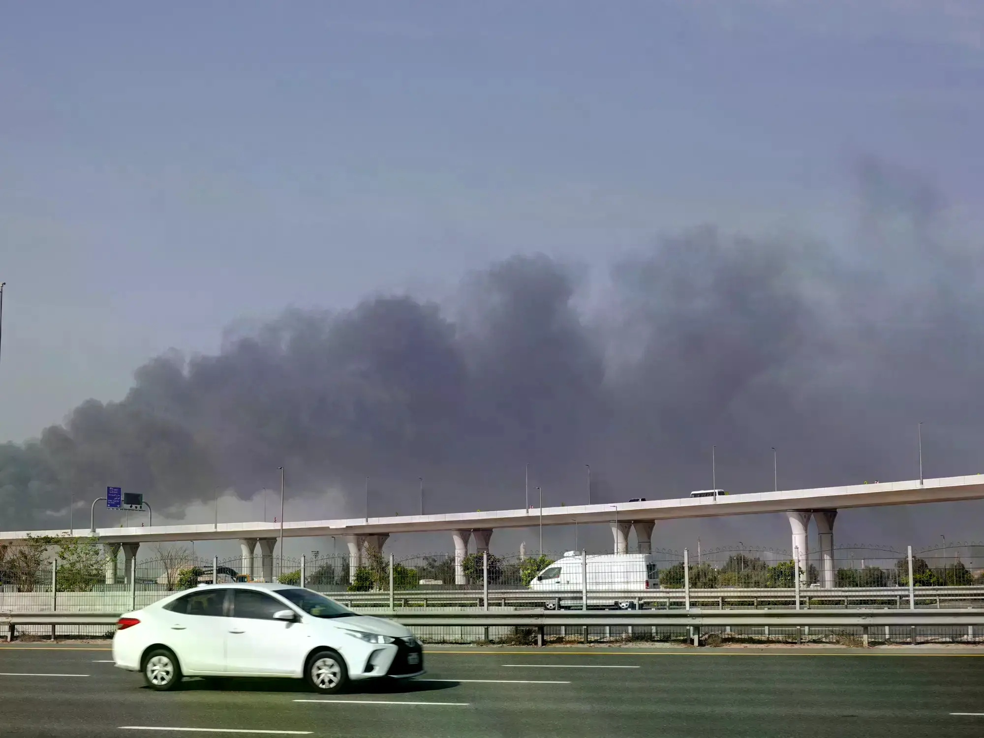 Ataque de Irán a la ciudad portuaria de Jebel Ali, en Dubai, donde EE.UU. tiene una base militar.