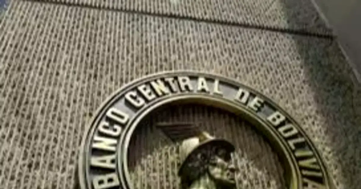 BCB declara falsos billetes saqueados tras accidente aéreo en El Alto