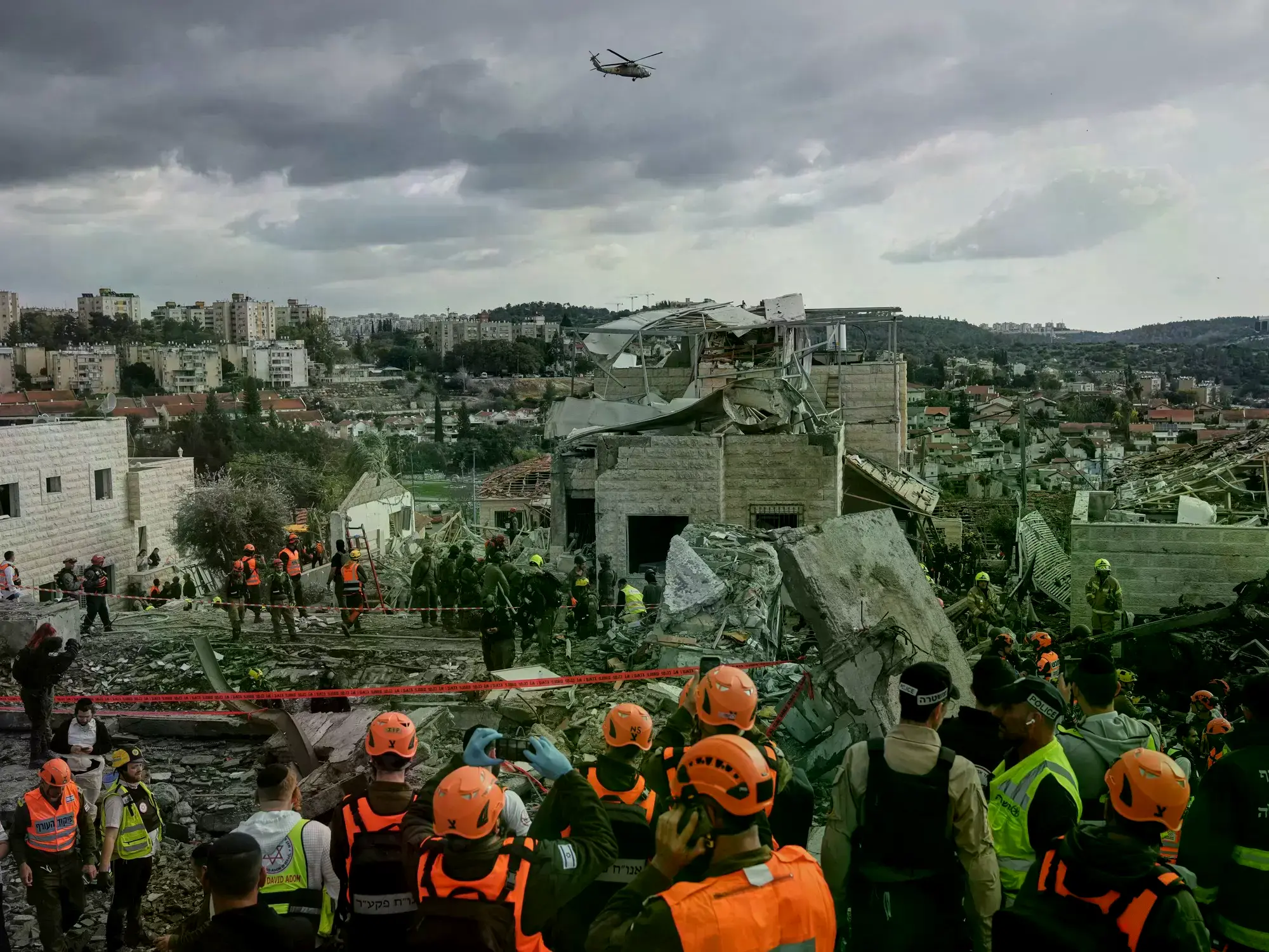 Edificio dañado por un impacto de misil en Israel.