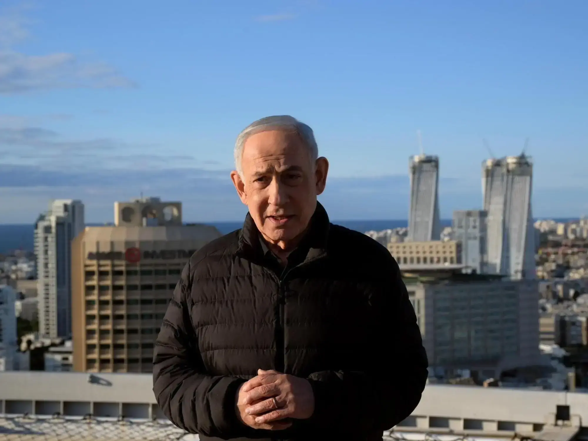 El primer ministro israelí, Benjamin Netanyahu, en el cuartel general militar Kirya.