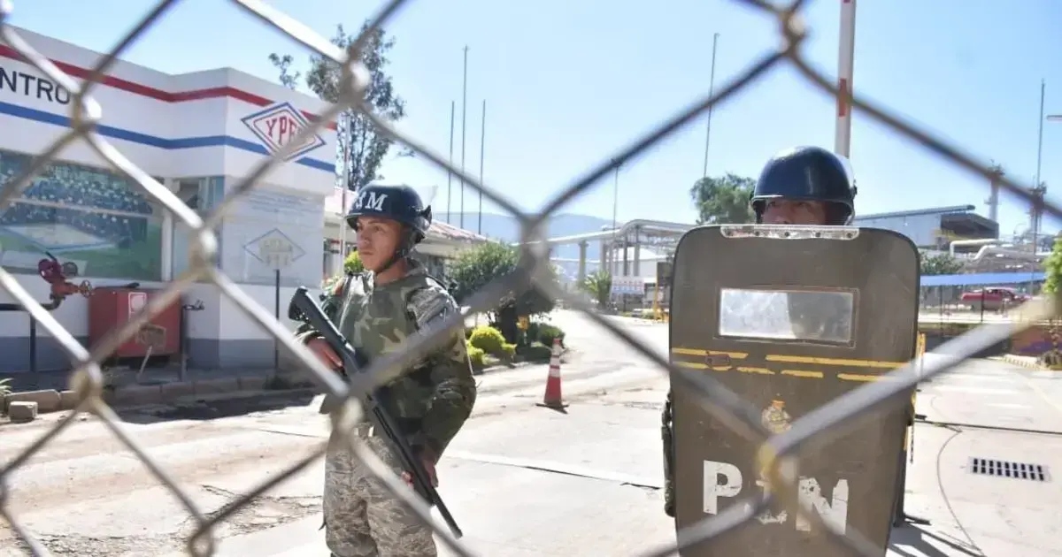 Planta de YPFB militarizada en Cochabamba.