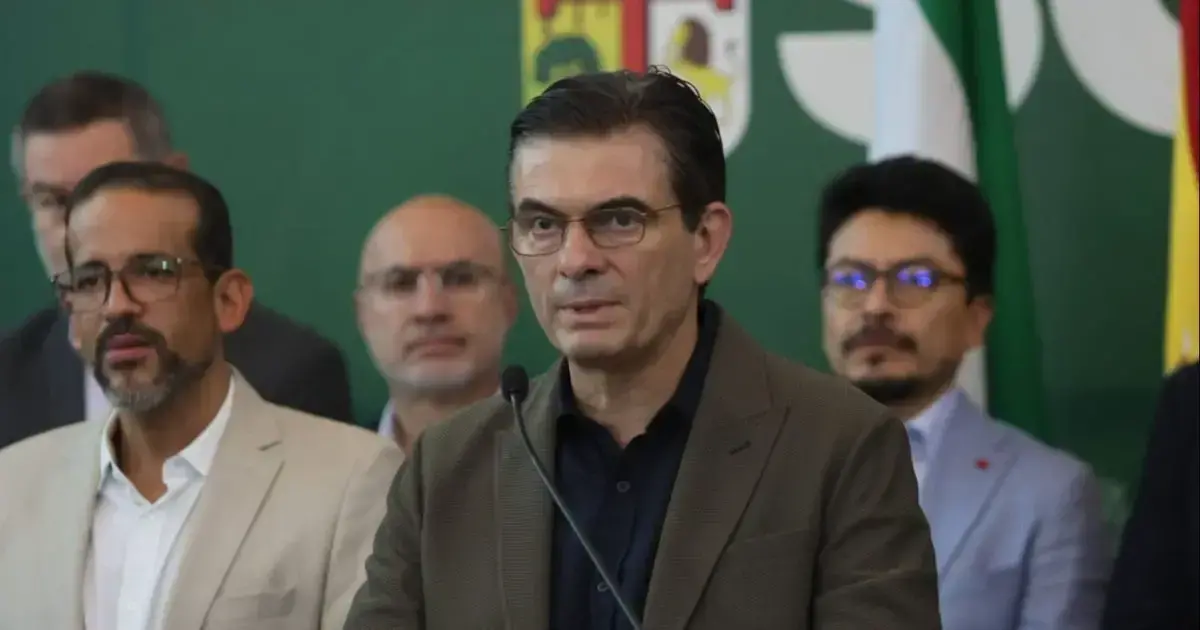 Rodrigo Paz en conferencia de prensa en Santa Cruz