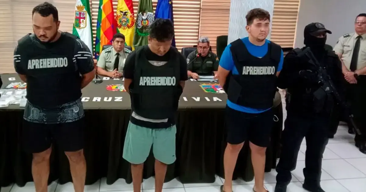 El arma estaba camuflada entre panes.