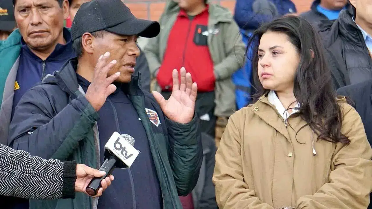 La portavoz de Gobierno, Carla Faval, asistió al entierro de los miembros de la familia Murga - Lazo en Tacacoma.