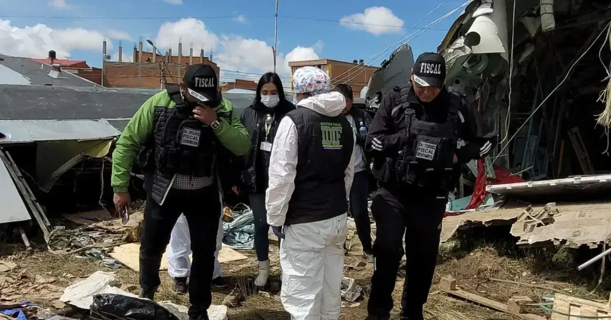 Inspección al avión en El Alto