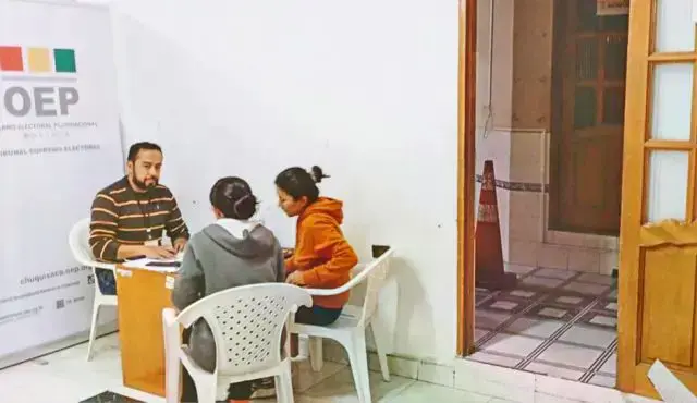 La recepción de excusas de los jurados electorales en el TED de Sucre.